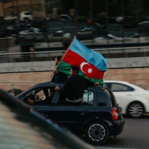 Arıkan'dan Aliyev'e başörtüsü yasağı protestosu